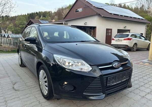 Ford Focus cena 23900 przebieg: 158000, rok produkcji 2012 z Piła małe 497